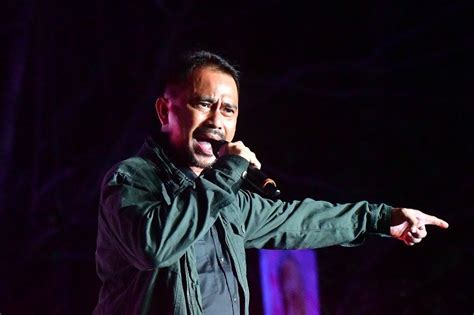 luke espiritu|Luke Espiritu: Fight fake news even if purveyors are rich .
